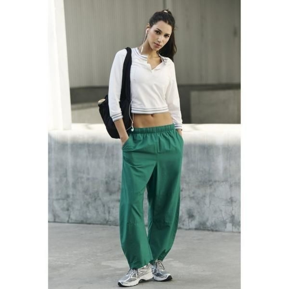 130. Women's FP Movement Game Day Pants Large Green Glow